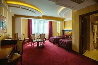 Отель Форум Отель Ереван Улучшенный двухместный номер с 1 кроватью-3