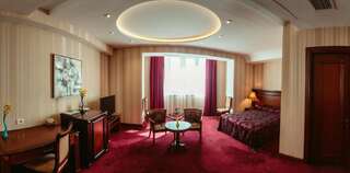Отель Форум Отель Ереван Улучшенный двухместный номер с 1 кроватью-7