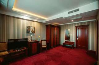 Отель Форум Отель Ереван Улучшенный двухместный номер с 1 кроватью-9